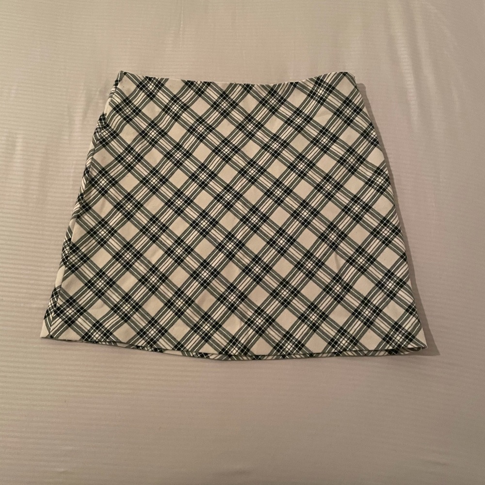 Cute plaid mini skirt that can be dressed up or down for the holidays!